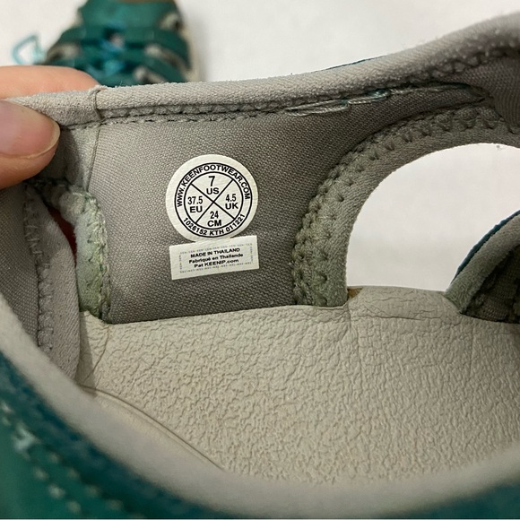 Keen sandal shoes - Women’s US 7 - Picture 9 of 9